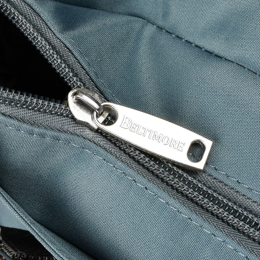 Szara torebka damska Beltimore J30, zbliżenie suwadła z logo Beltimore