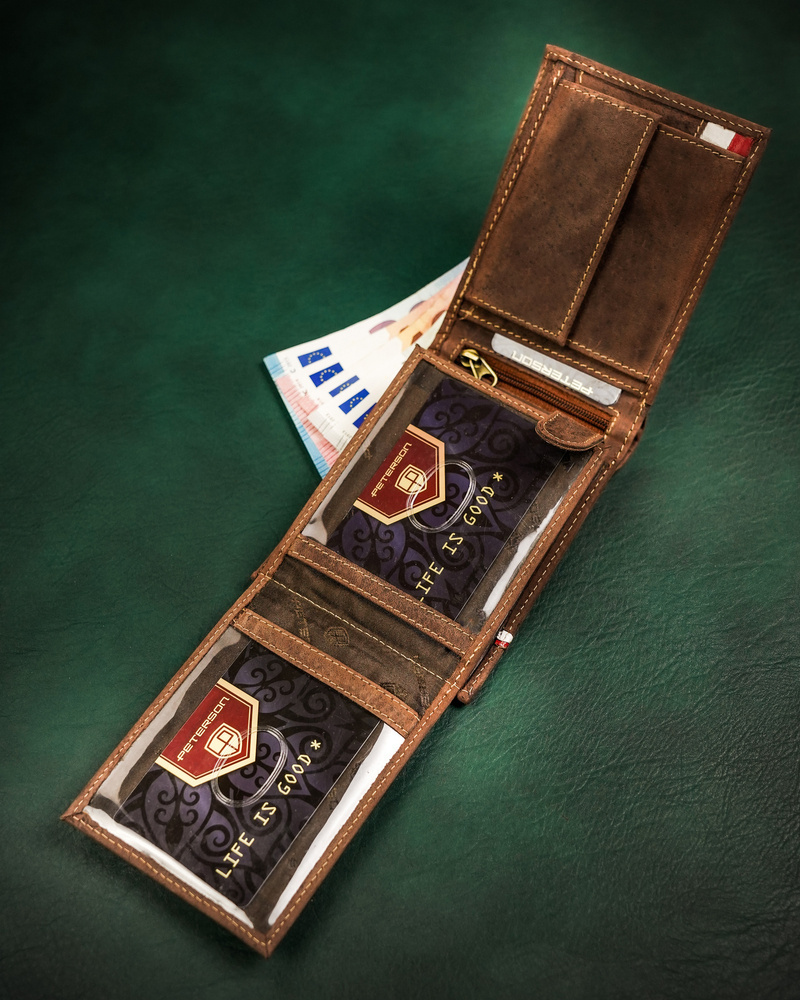 Otwarty brązowy portfel Peterson 304PW-04 z kartami i banknotami