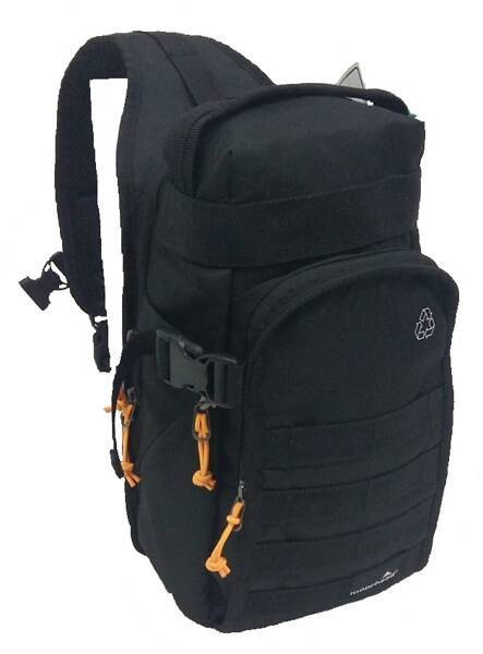 Czarna torba MOORHEAD Slim Bag pod kątem, z szelką na ramię i klamrą z boku