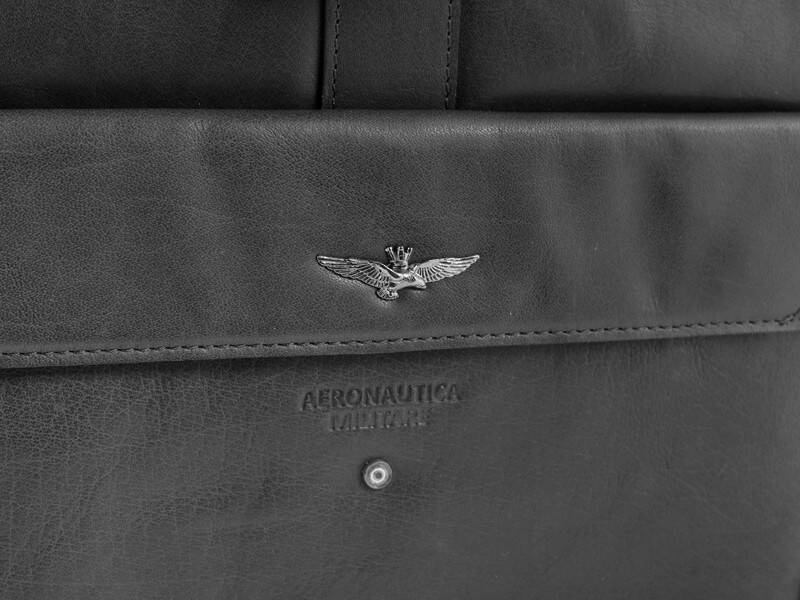 Plecak miejski skórzany z poliestru unisex Aeronautica Militare Vintage rolltop czarny - cecha produktu