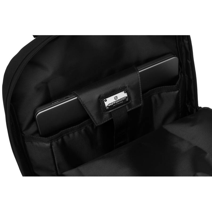 Laptop w kieszeni czarnego plecaka Peterson PTY-01