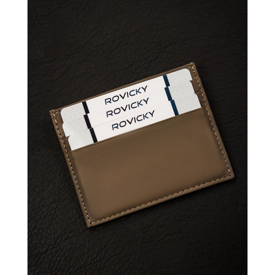 Karty w ciemnobeżowym etui CC323-ACL