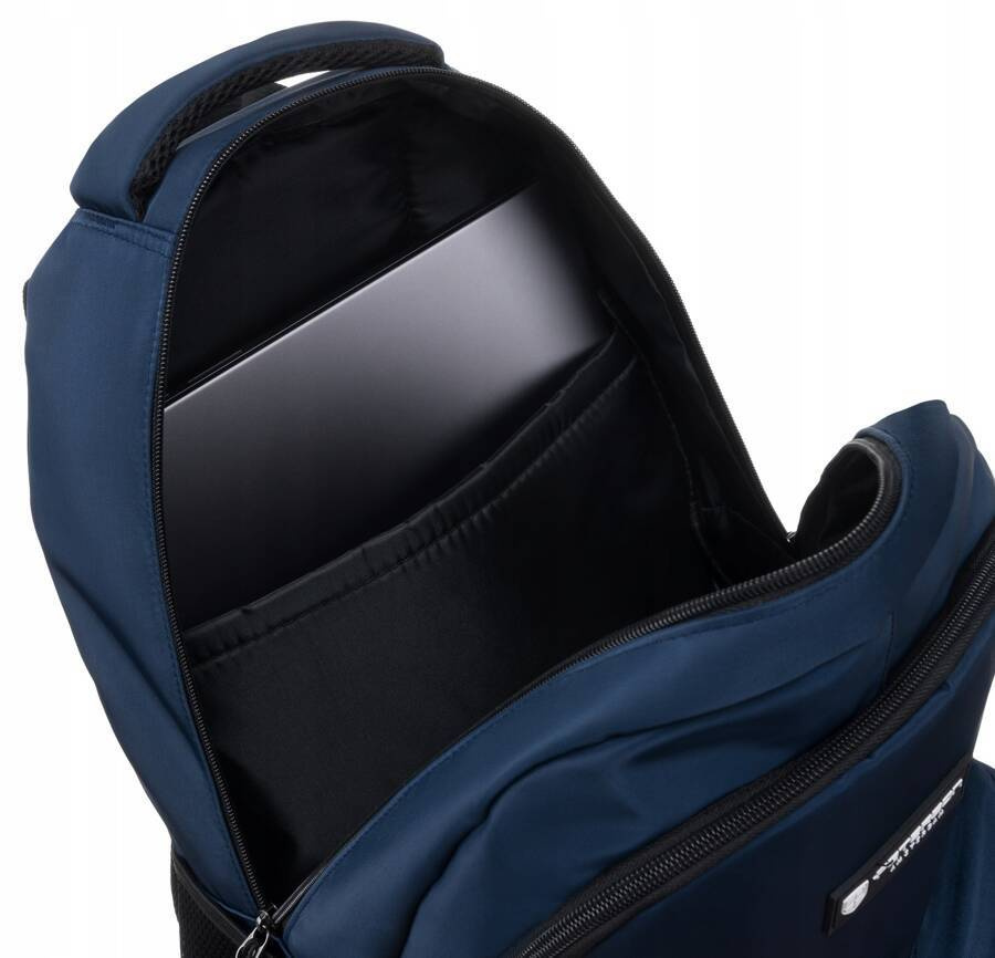 Laptop w komorze granatowego plecaka Peterson 79902
