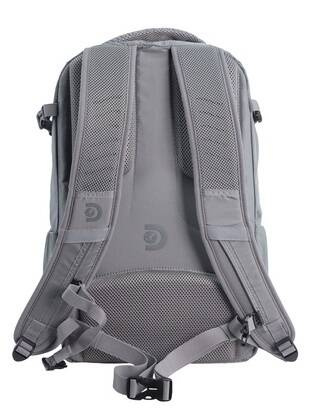 Szary plecak Discovery Outdoor 613 od tyłu, z siatkowymi plecami, szelkami i pasem biodrowym