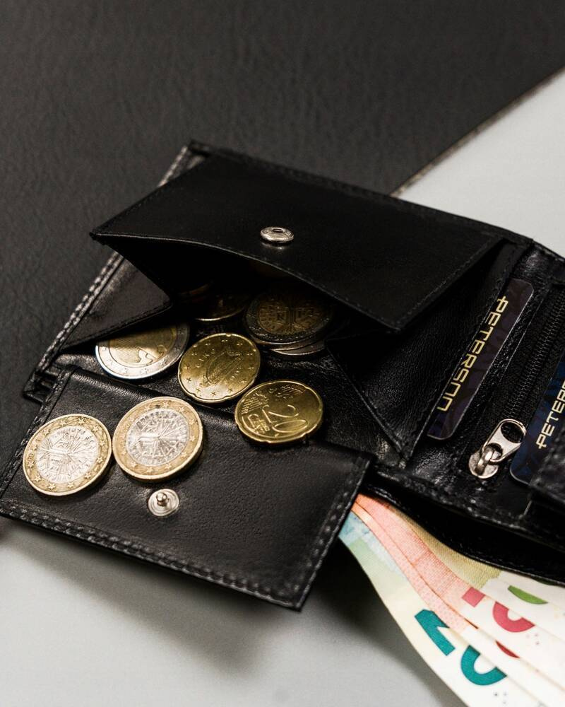 Kieszeń na monety w czarnym portfelu Peterson 304-PR