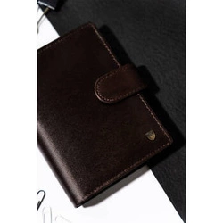 Portfel męski skórzany z zapięciem w brązowym kolorze - Rovicky D1072L-RVT