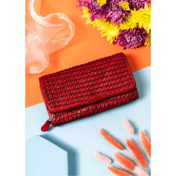Czerwony portfel damski skórzany z geometrycznym wzorem - Rovicky R-N22-ZPT