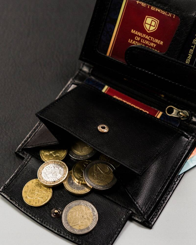 Kieszeń na monety w czarno-czerwonym portfelu Peterson 303.01
