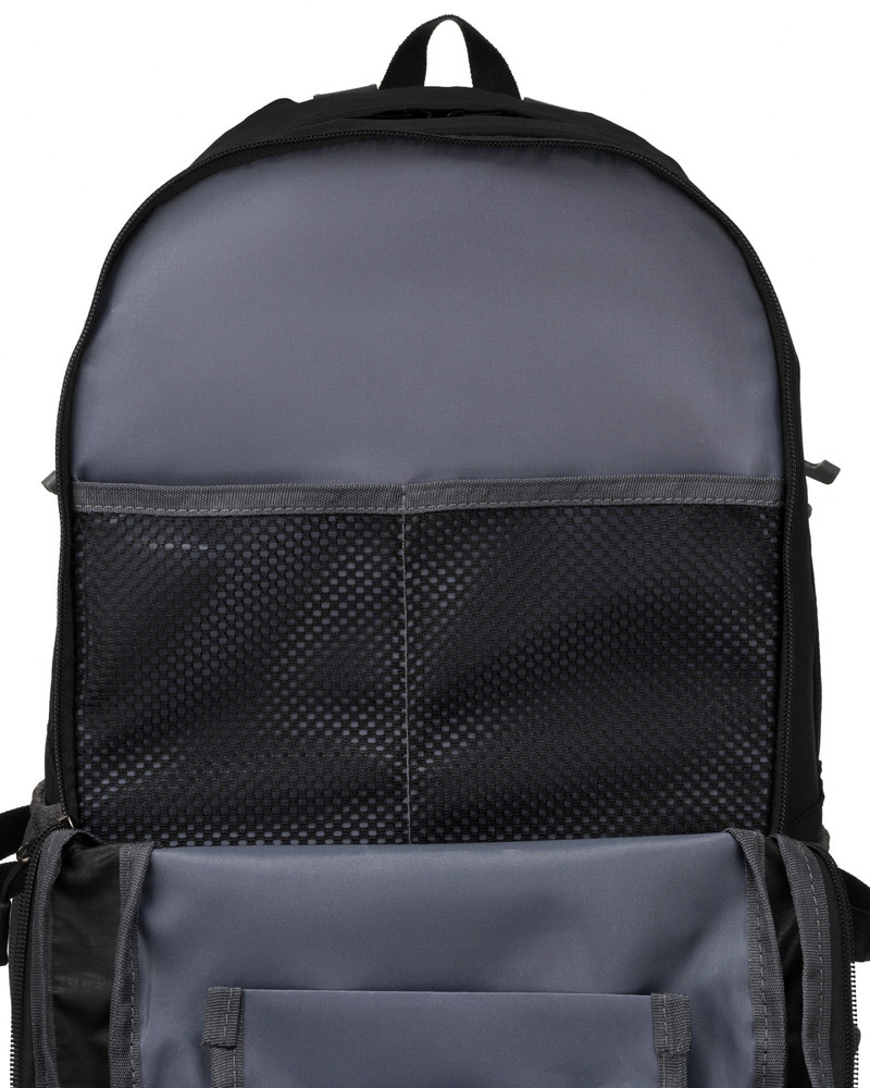 Otwarta komora czarnego plecaka Peterson JPS-01