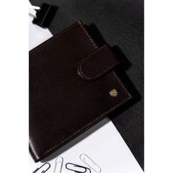 Klasyczny portfel męski czarny na karty z zatrzaskiem - Rovicky N01L-RVT