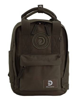 Plecak Discovery Cave 811 khaki z przodu, z dwiema rączkami, kieszenią na zamek i tłoczonym logo