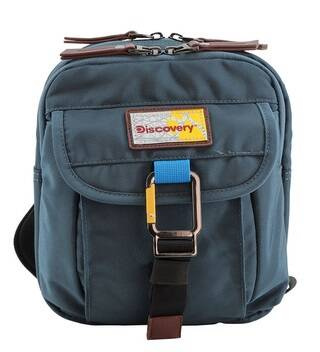 Niebieska torba Discovery Icon 712 z przodu, z kieszenią z klapą zapinaną na metalowy karabińczyk