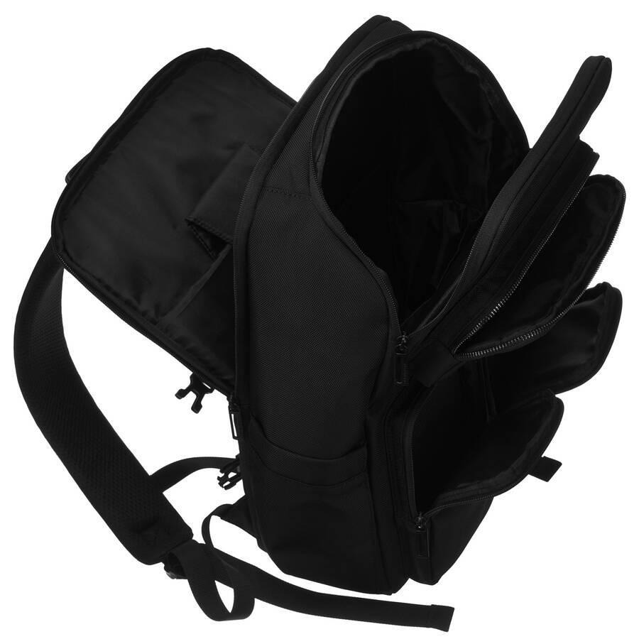 Otwarte komory czarnego plecaka Peterson 63106