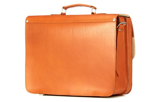 Torba skórzana z juchtu unisex VOOC P43 teczka aktówka A4 cognac - pasek na ramię i ergonomia noszenia
