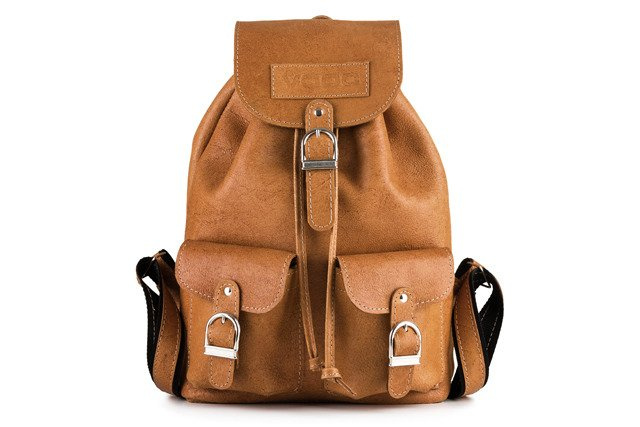 Plecak skórzany unisex VOOC TC13 miejski retro duży camel - widok frontu i detale klapy