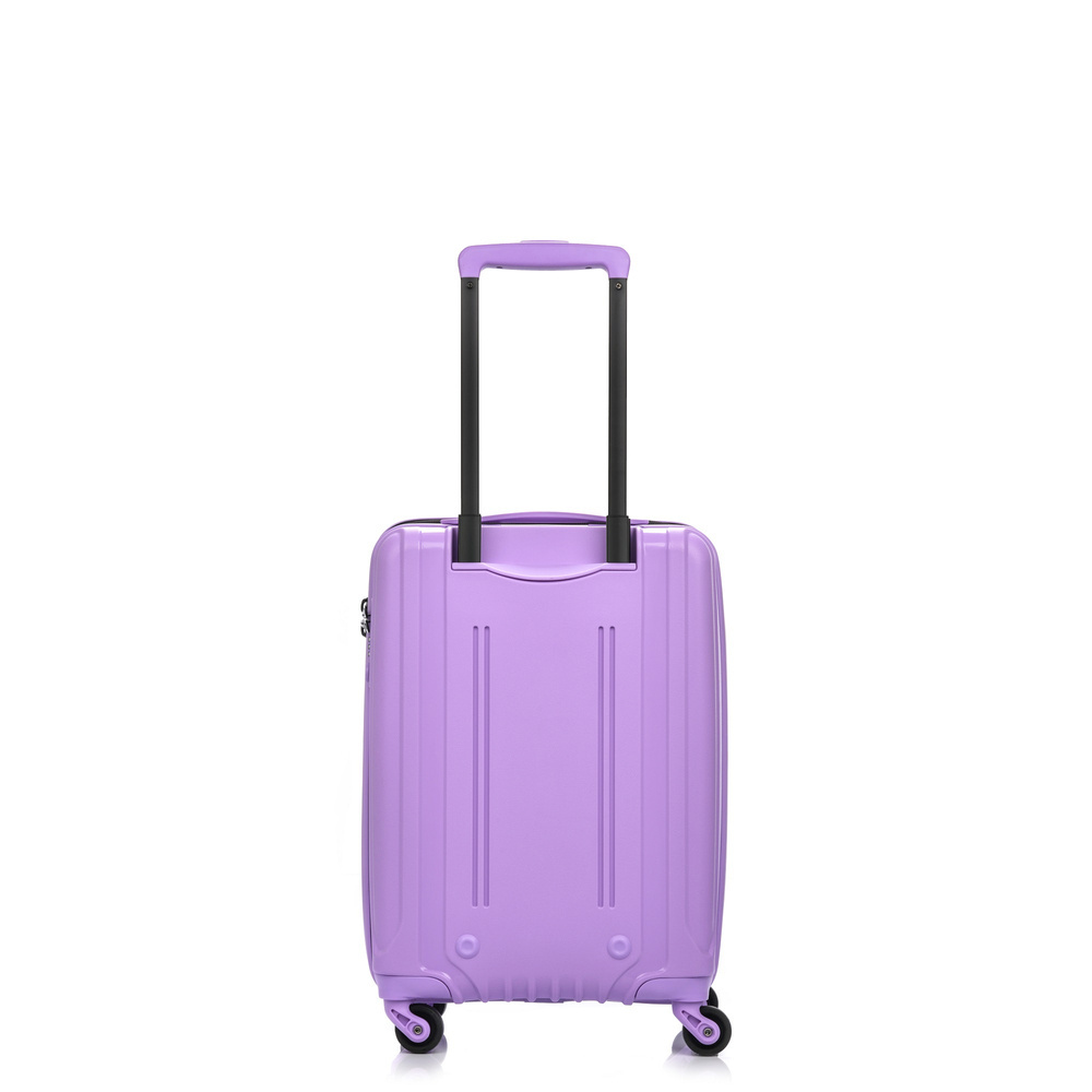 Fioletowa walizka SwissBags Tourist 55 od tyłu, z wysuniętym uchwytem teleskopowym i czterema kółkami
