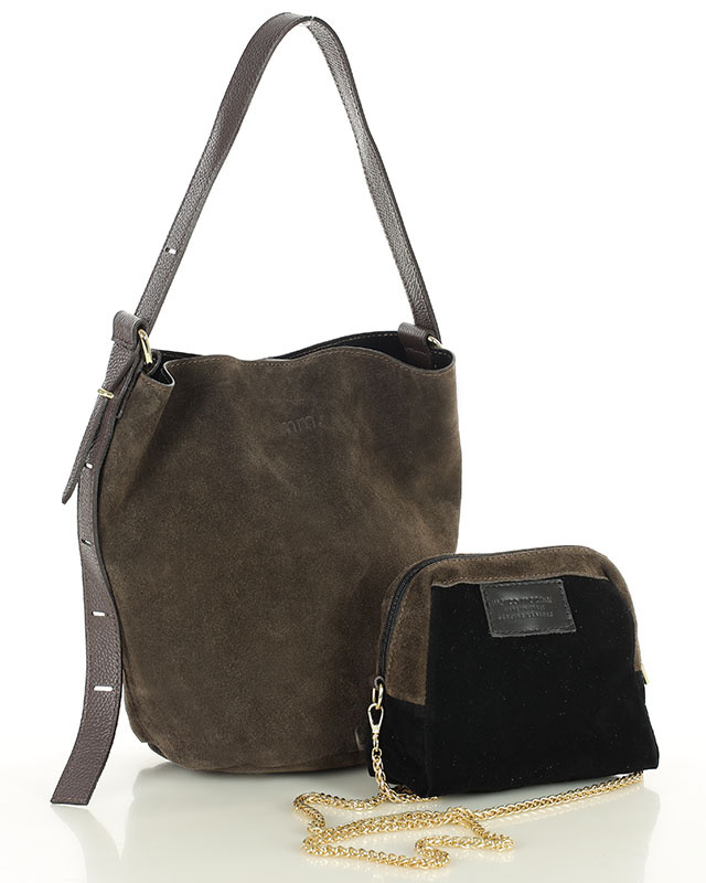 Torebka damska ciemnobrązowa typu worek hobo - widok z boku i pasek na ramię