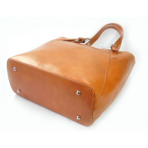 Torebka skórzana damska Vera Pelle V77C shopper A4 camel - odcień camel w naturalnym świetle