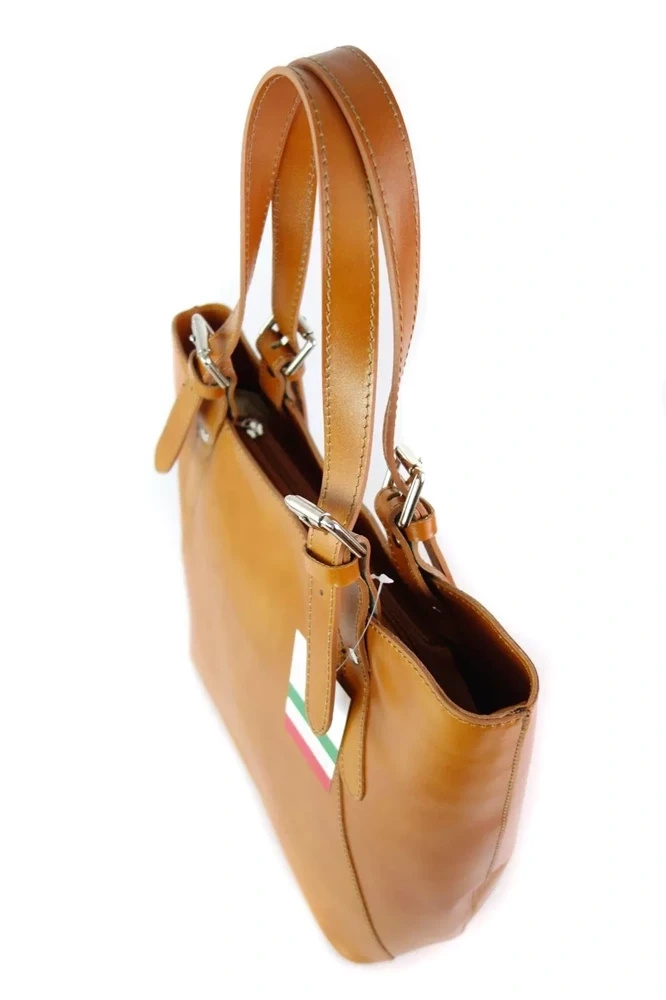 Torebka damska Vera Pelle V77C camel z góry pod kątem, ze sprzączkami przy rączkach
