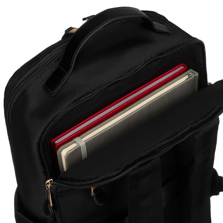 Otwarta komora czarnego plecaka Peterson JN-09 z notesem