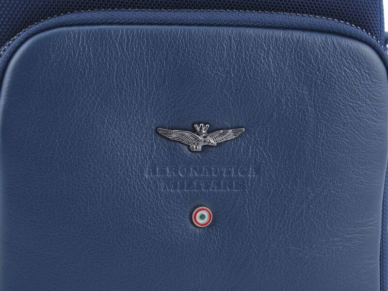 Torba ze skóry naturalnej i nylonu unisex Aeronautica Militare Task listonoszka niebieska - cecha produktu