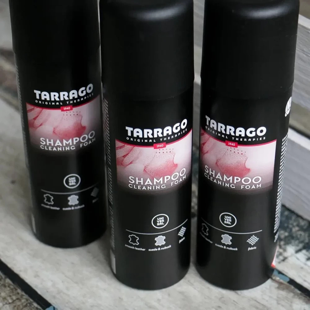 Pianka czyszcząca do skóry i tekstyliów Tarrago - trzy puszki Tarrago Shampoo, ujęcie z boku