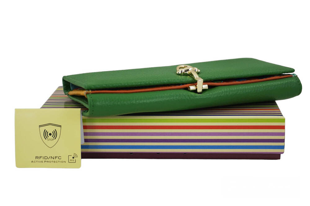 Portfel | ze skóry naturalnej | damski | Barberini's D-0020-38 | duży | zielony - cecha produktu