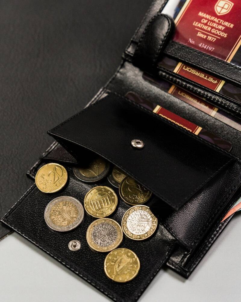 Kieszeń na monety w czarnym portfelu Peterson 348-PR